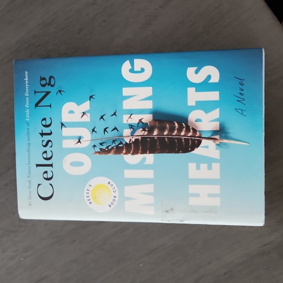 📚3/$20 Our missing hearts by Celeste Ng - Picture 1 of 4
